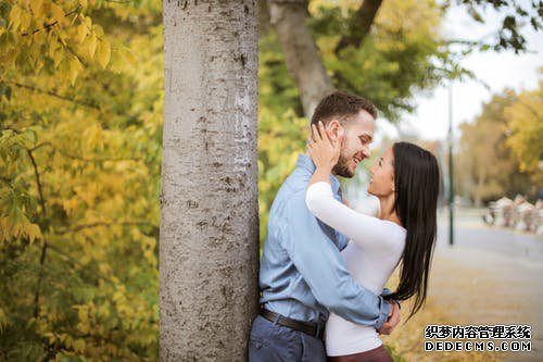 宾得中画幅相机镜头无码综合天天久久综合网，经典重塑，影像的力量如何超越时间？